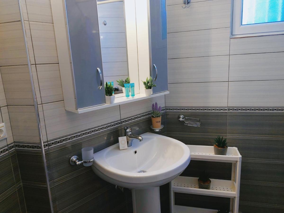 Orange Guest House Dhermi Bagian luar foto