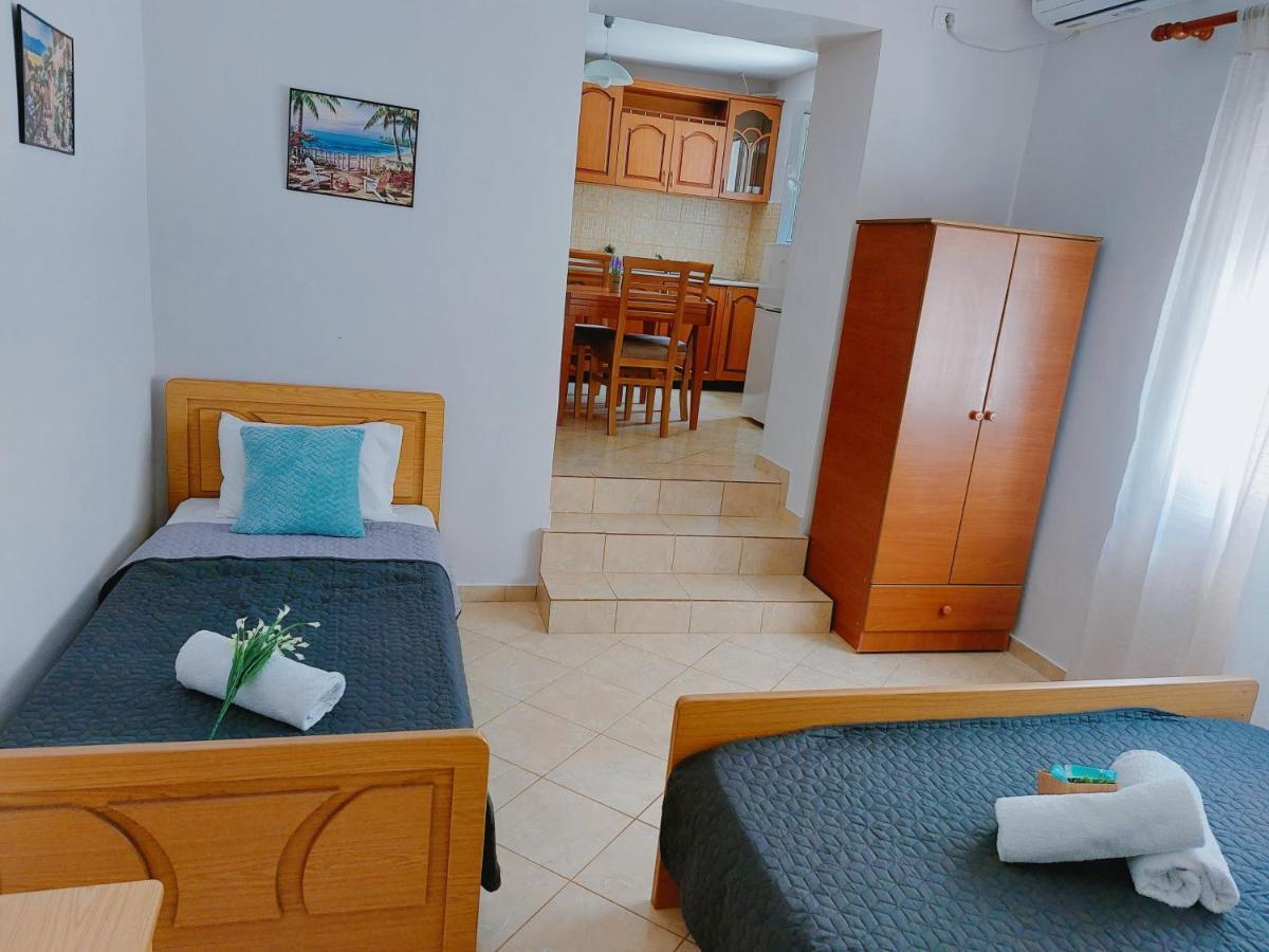 Orange Guest House Dhermi Bagian luar foto