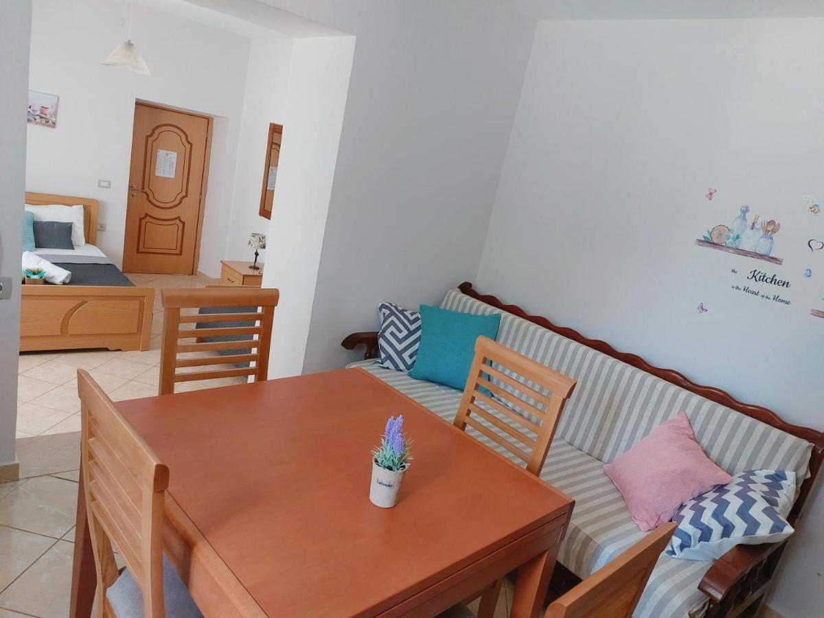 Orange Guest House Dhermi Bagian luar foto