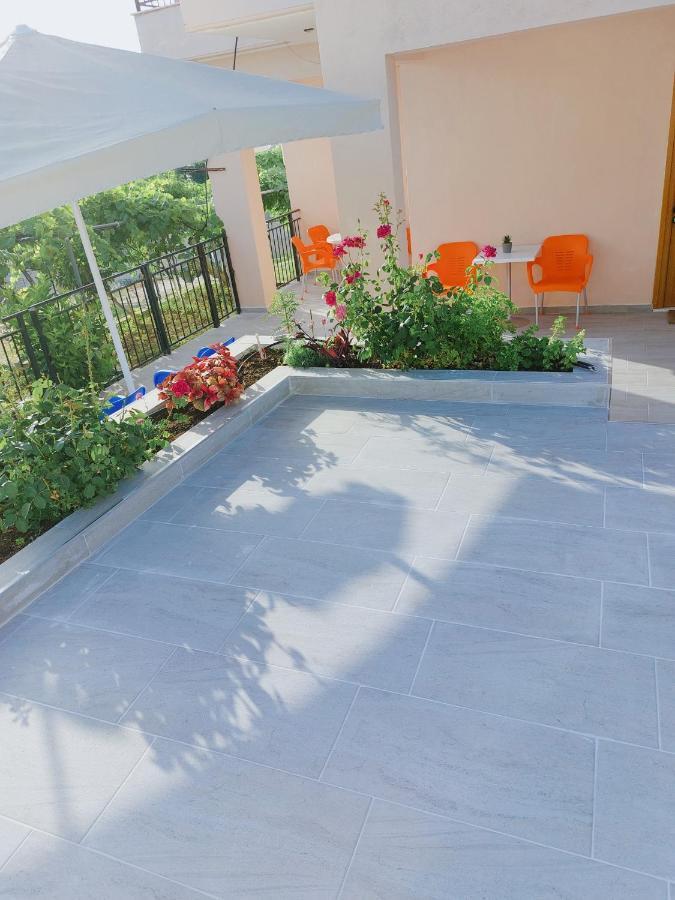 Orange Guest House Dhermi Bagian luar foto